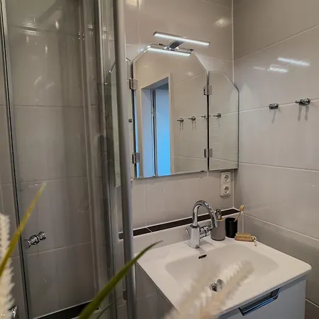 Inselblick Mit Schwimmbad - *