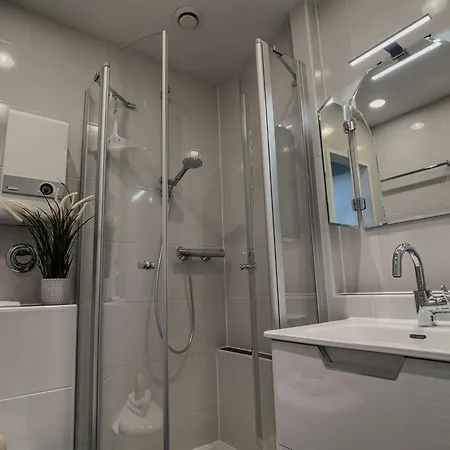 Inselblick Mit Schwimmbad - הורומרזיל